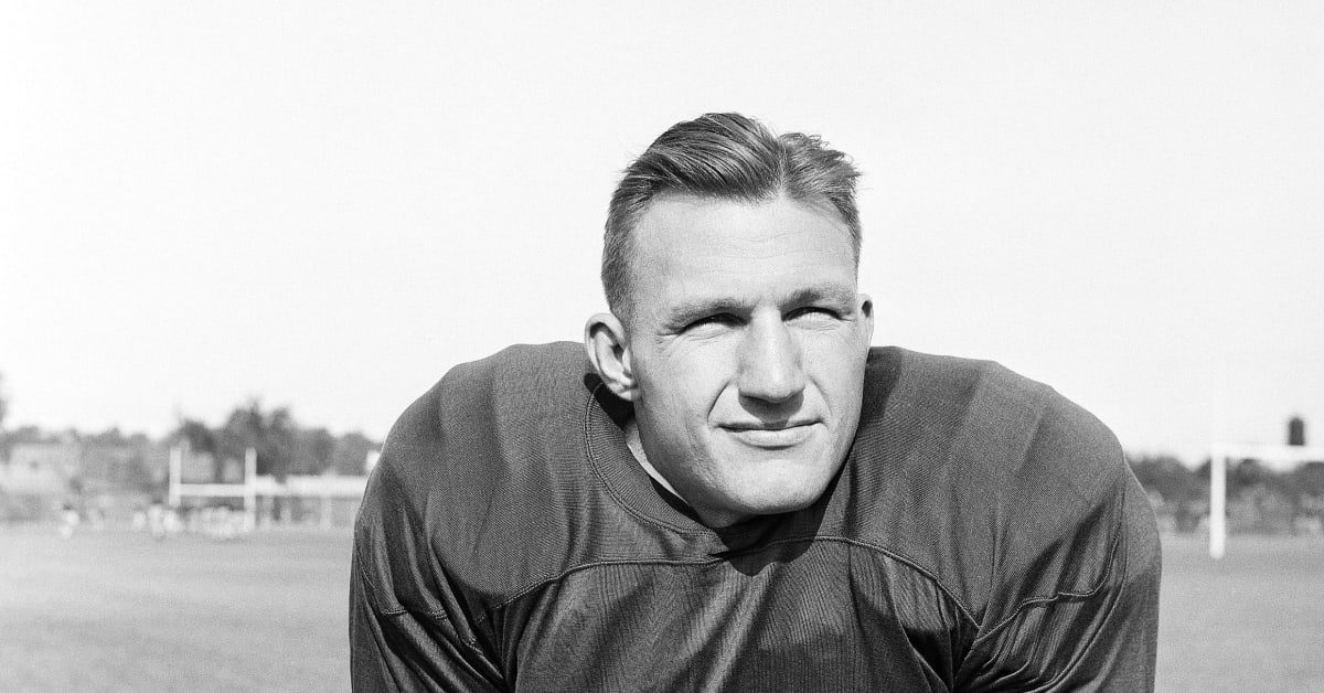 NFL 1940's Brooklyn Dodgers AAFC Black & White Team Picture 8 X 10 Photo