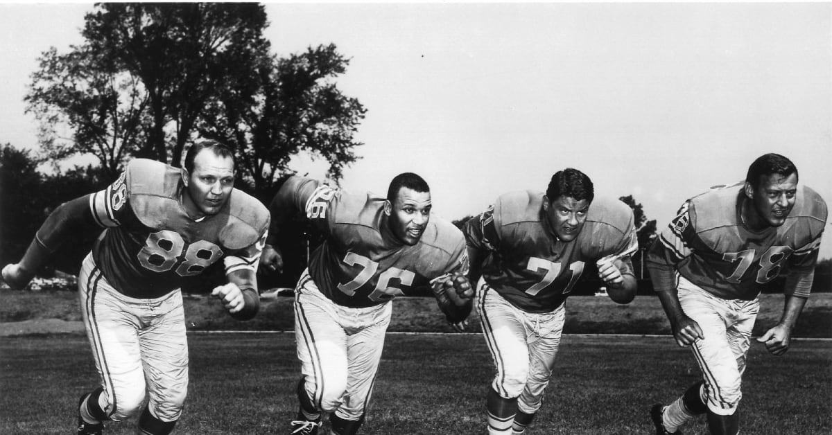 Roger Brown of the Detroit Lions and quarterback Bart Starr of the