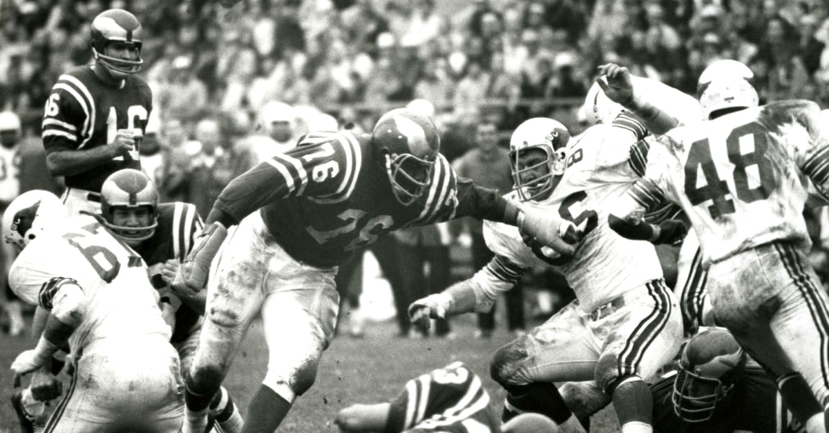 Bob Brown, Pro Football Hall of Fame offensive lineman, dies at 81