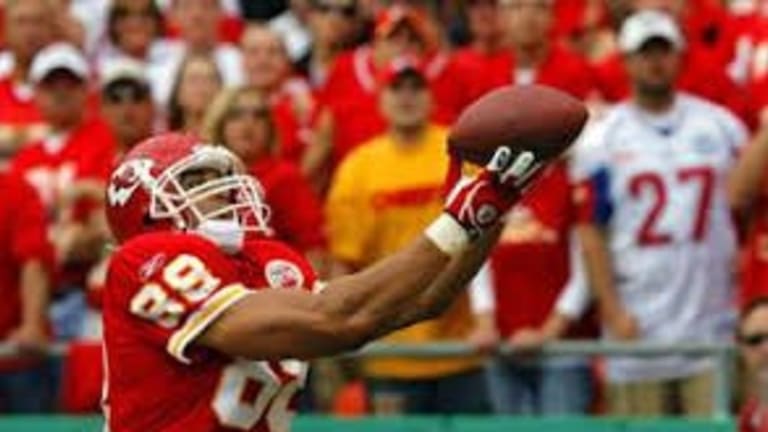 Chiefs' great Tony Gonzalez named finalist for Pro Football Hall of Fame