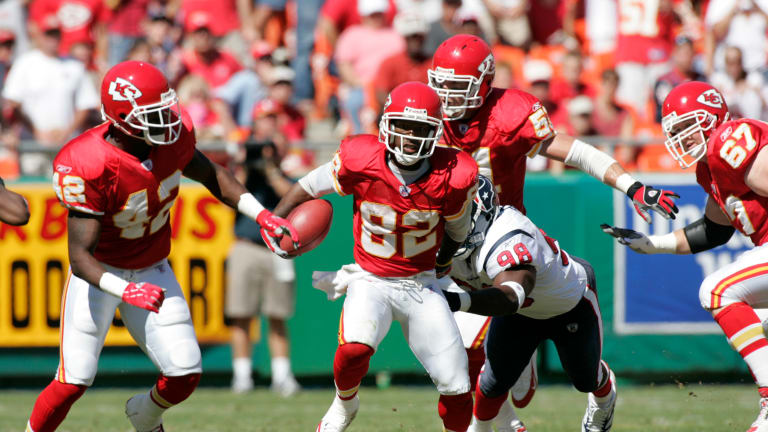 That Time Dante Hall Dazzled the NFL as the Human Joystick