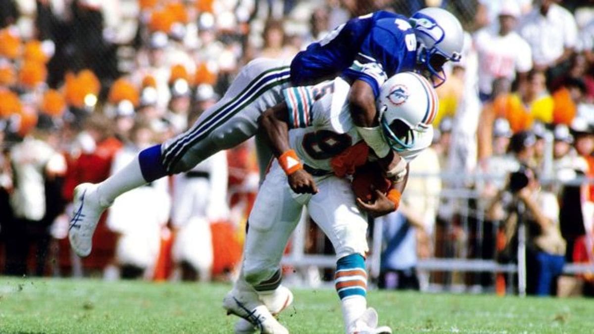 Kenny Easley inducted into HOF, takes stand against police brutality
