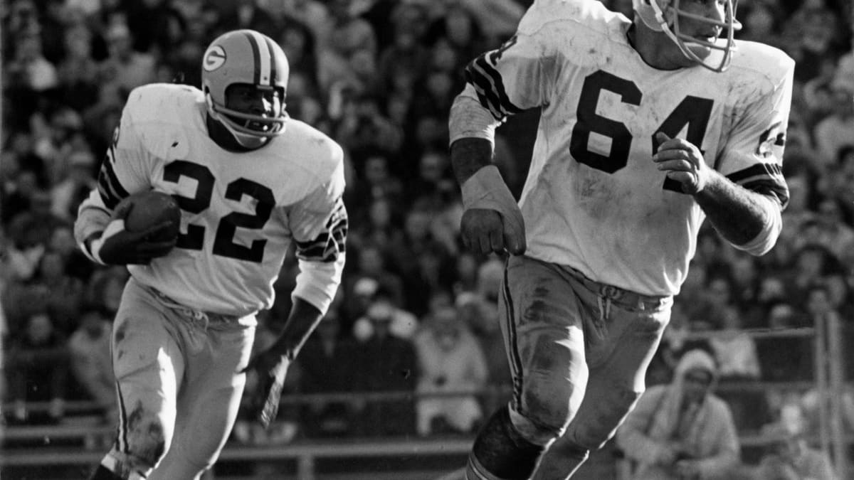 Pro Football Hall Of Famer Jerry Kramer to sign copies of 'Run To