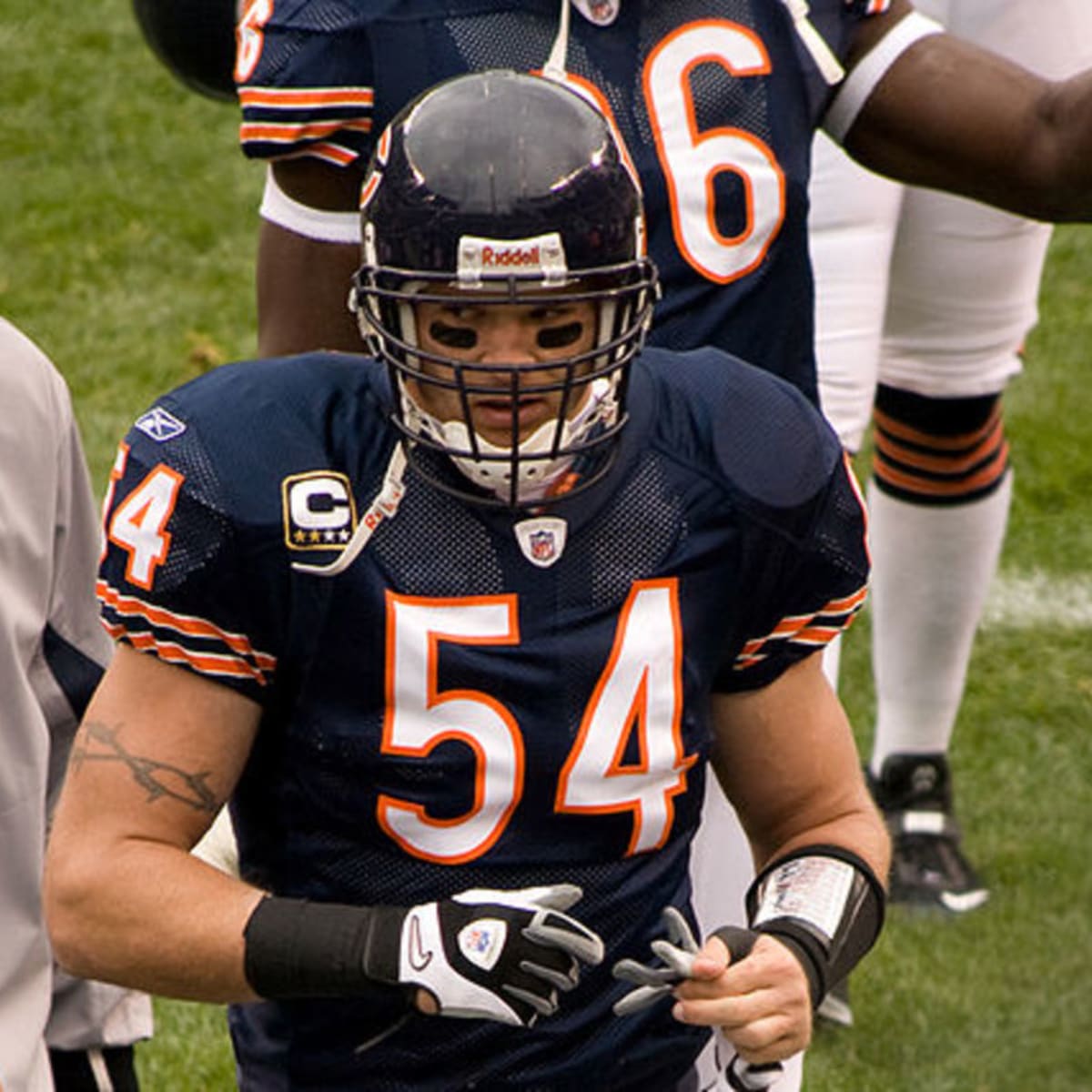 Brian Urlacher vs Ray Lewis: Who Ya Got?