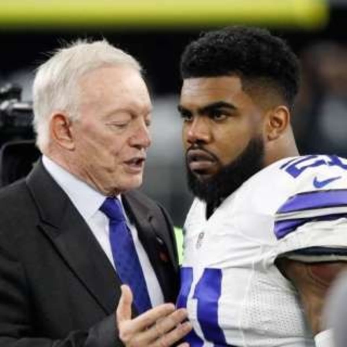 Ezekiel Elliott pulled down a woman's shirt on camera, should