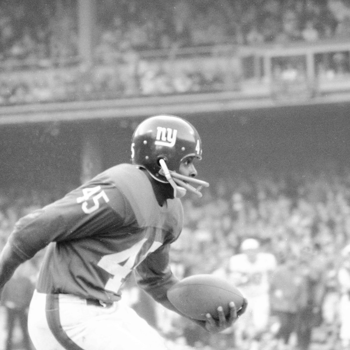 Homer Jones, former Pro Bowl wide receiver for New York Giants and inventor  of NFL touchdown spike, dies at 82 