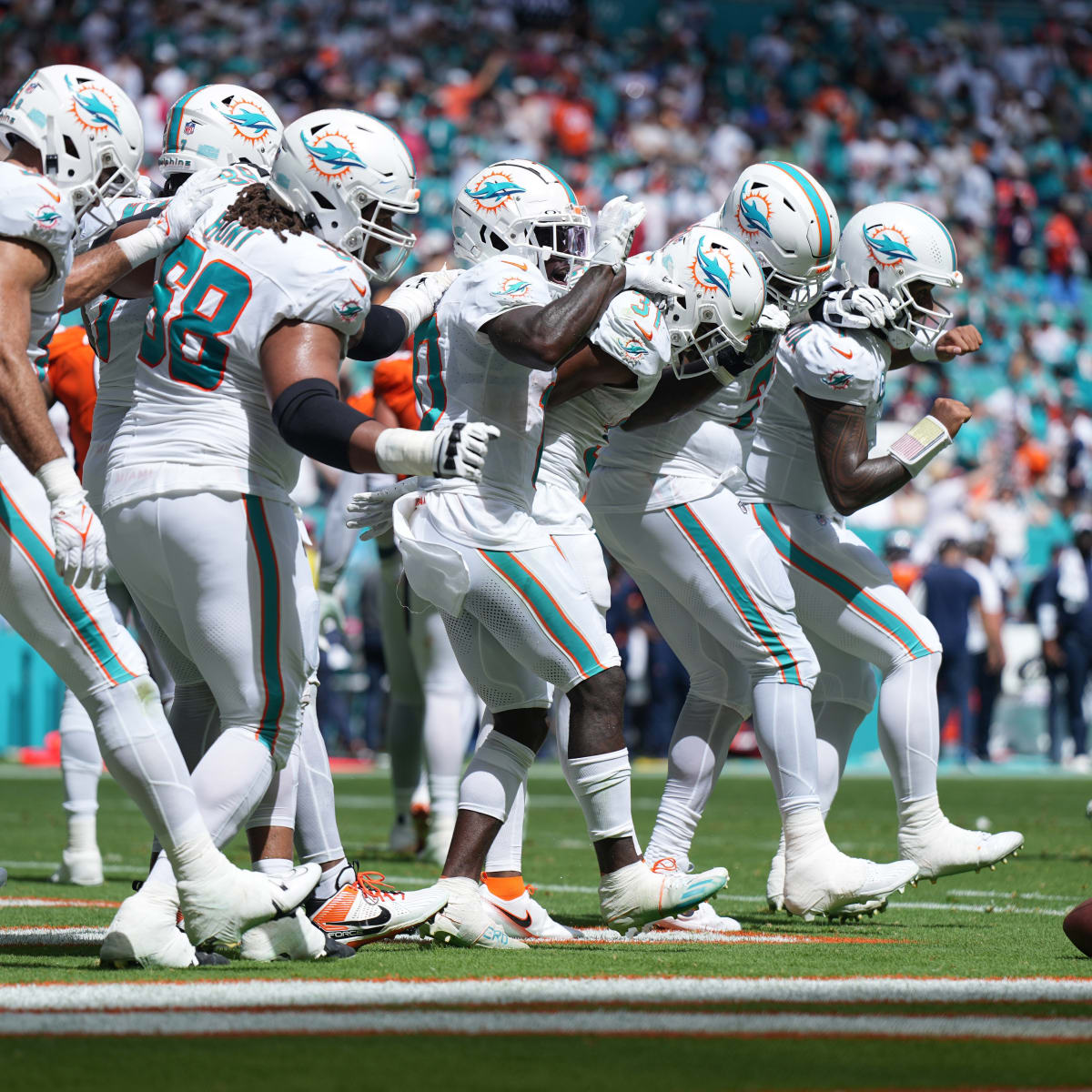 Did the Dolphins break the Rams' NFL record for most yards in a game?