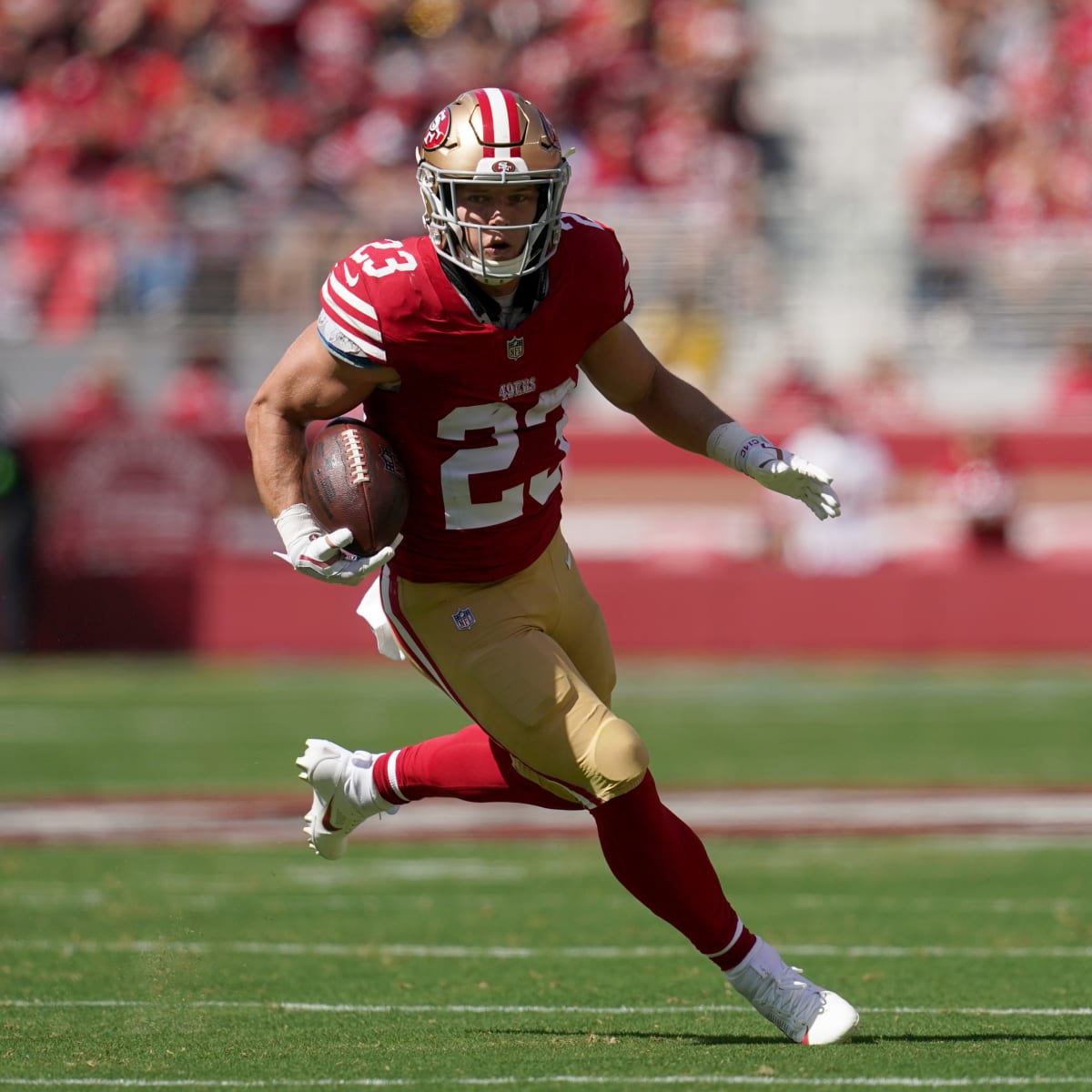 McCaffrey scores 4 TDs to lead the 49ers past the Cardinals 35-16