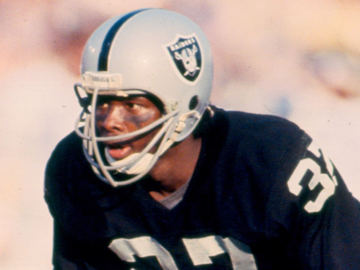 Los Angeles Raiders CB Lester Hayes during game of Los Angeles