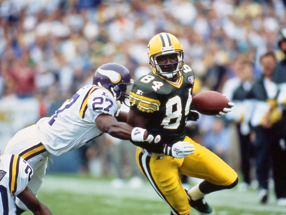 Green Bay Packers wide receiver Sterling Sharpe catches a pass