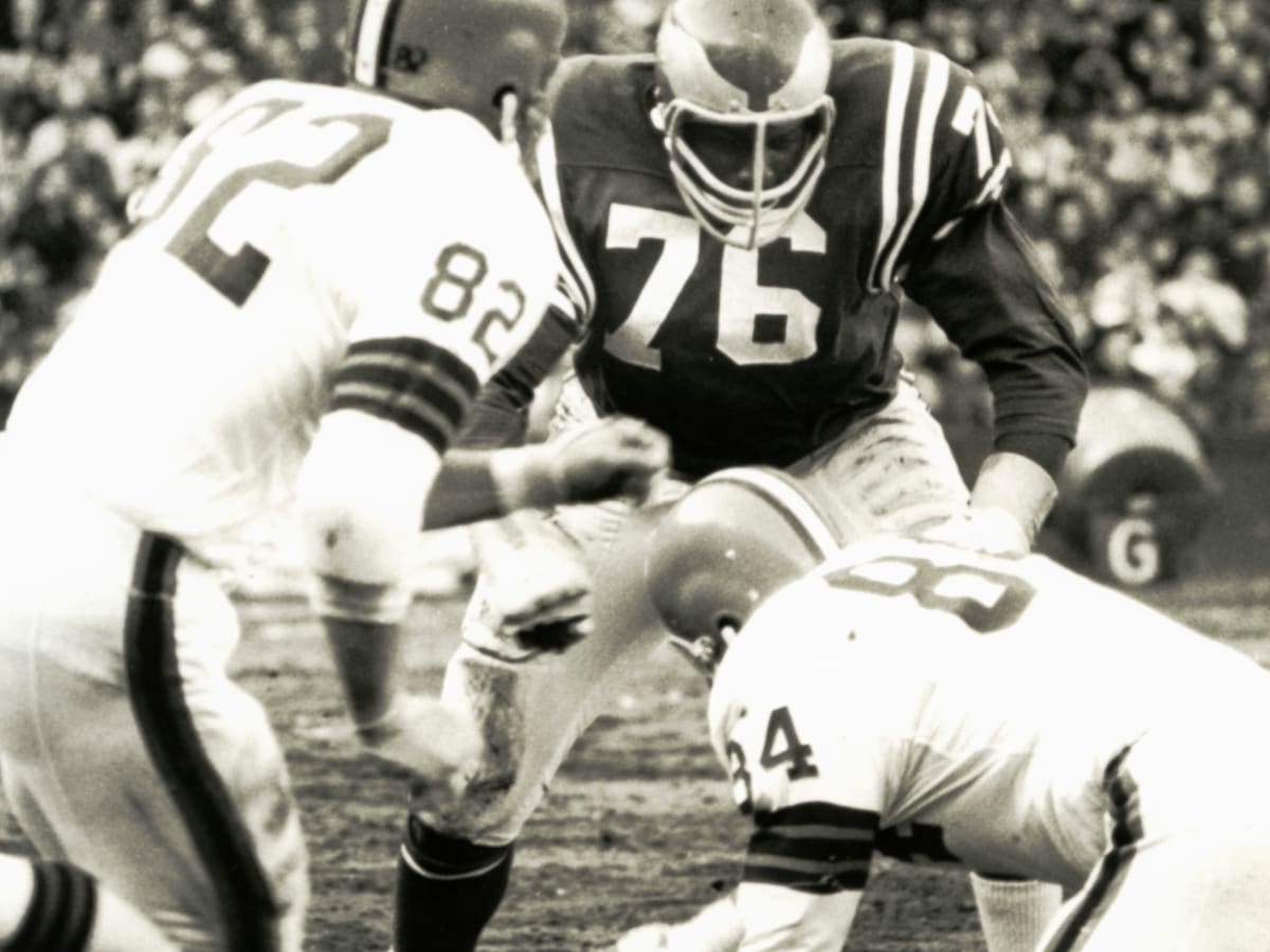 Bob Brown, Pro Football Hall of Fame offensive lineman, dies at 81