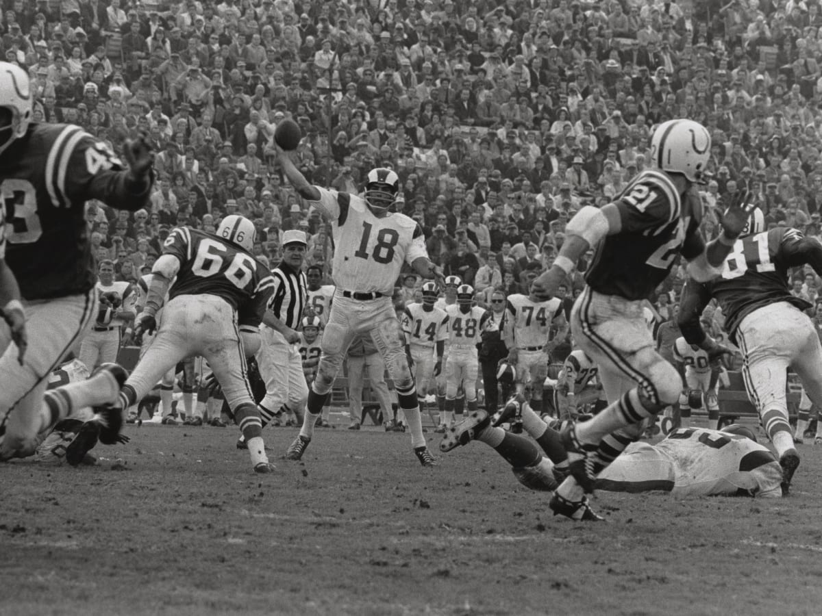 Roman Gabriel of the Philadelphia Eagles warms up prior to the