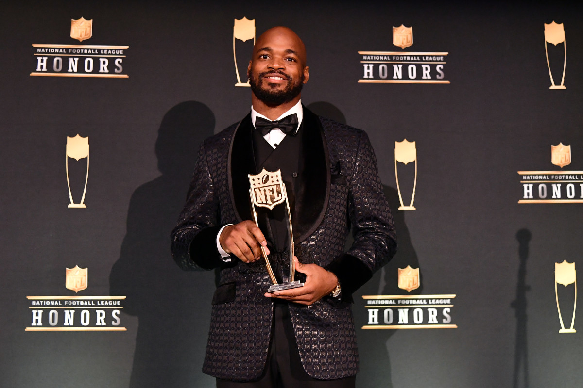 Adrian Peterson's New Team Will Have a Front-Row Seat to Witness History -  FanBuzz