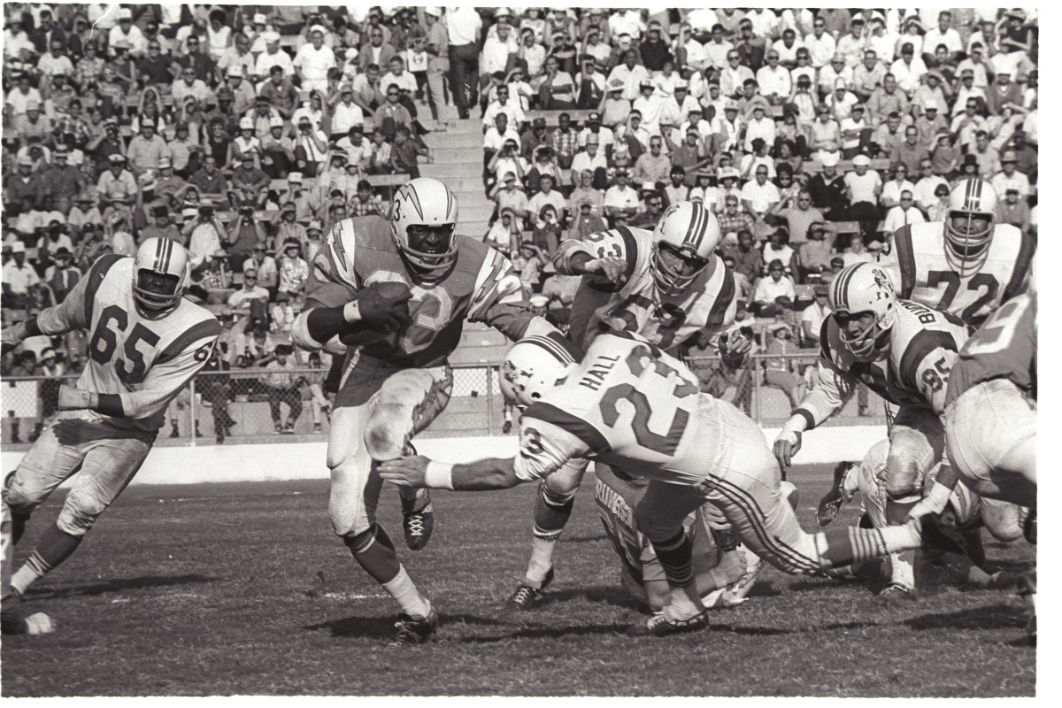 Paul Lowe and San Diego Chargers Defeat New York Titans in 1961