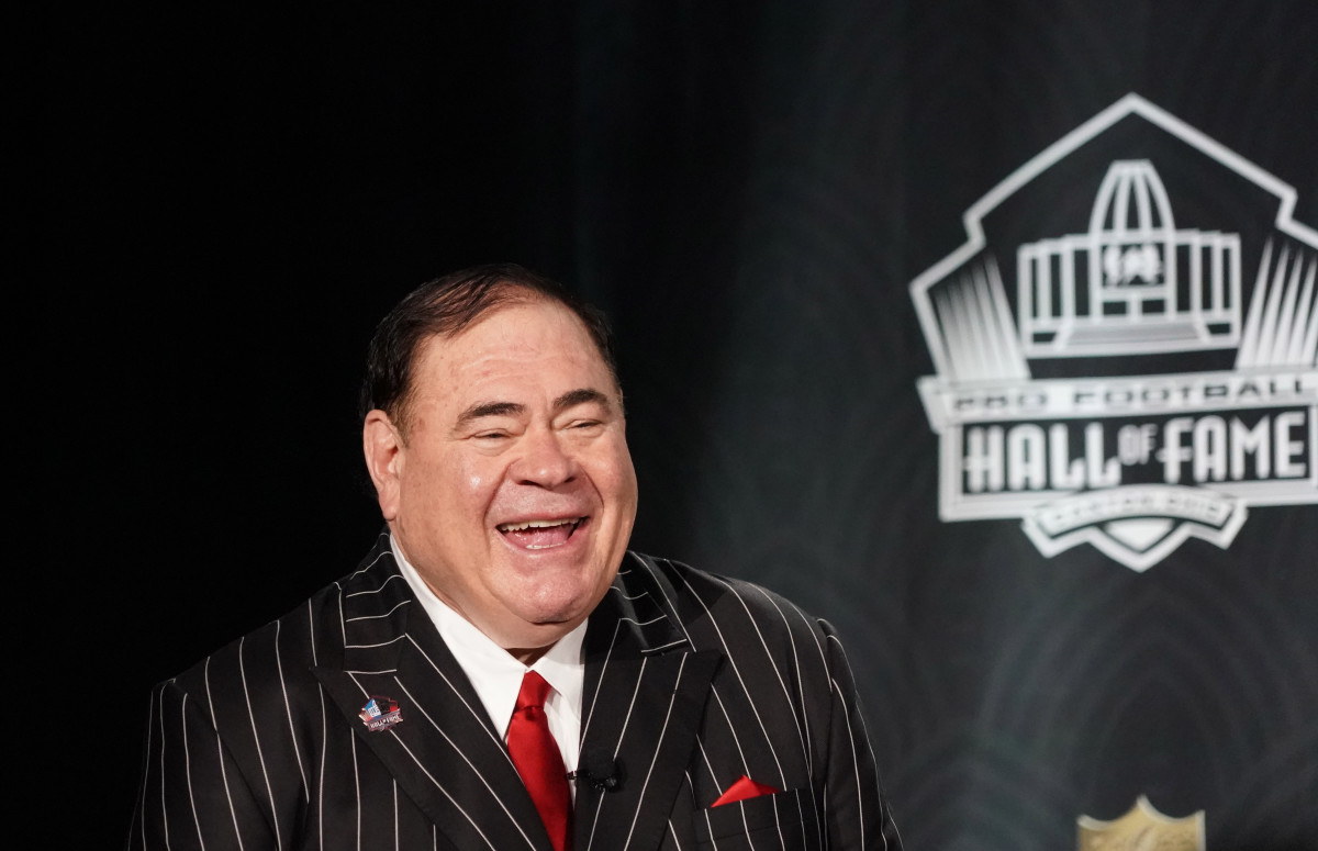 Pro Football Hall of Fame President David Baker announces retirement